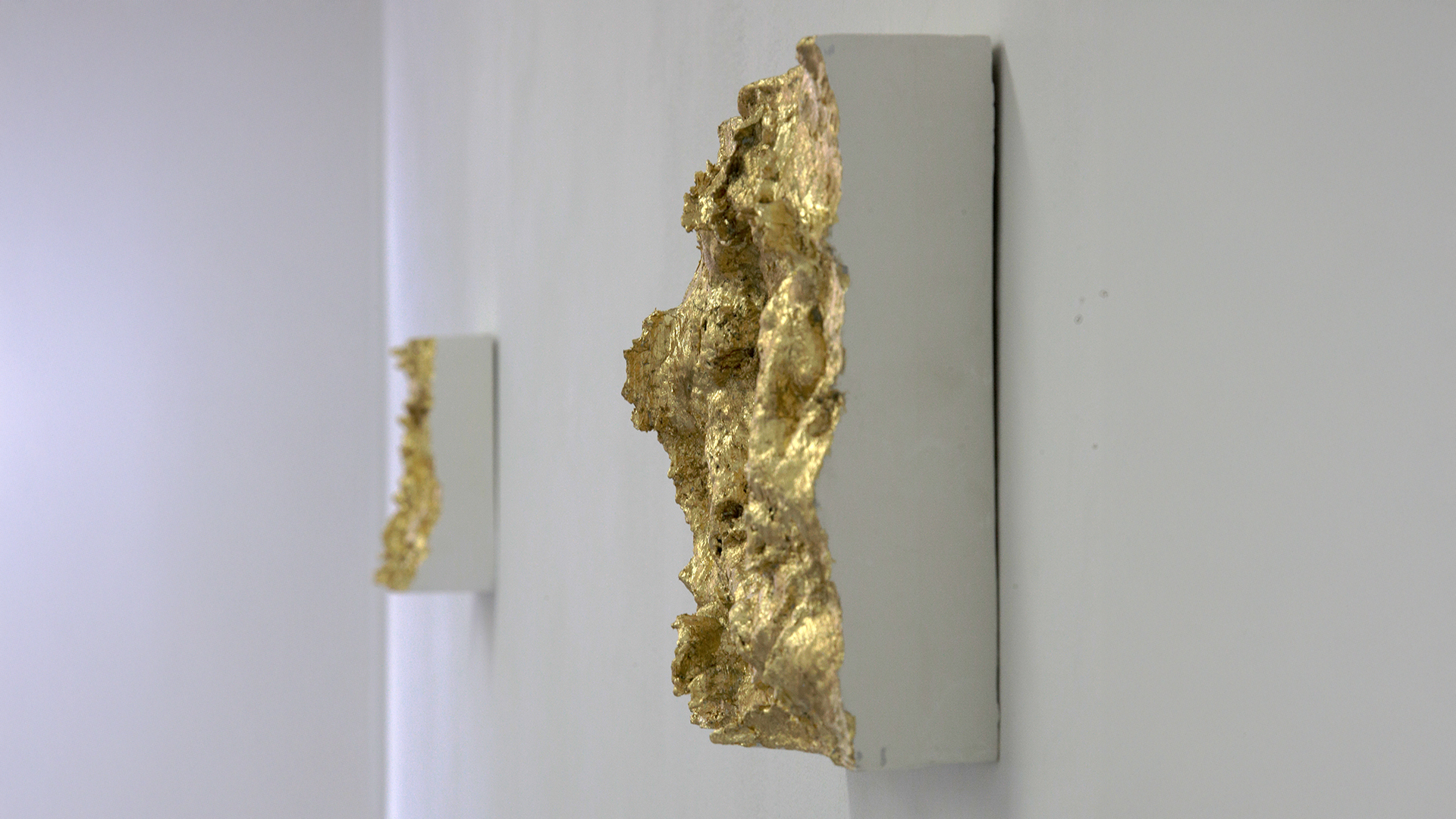 Abysses, 3D print, plaster, gold leaf, frame from the 3D film 407 1300 — Space Collection exhibition, Liège, 2019